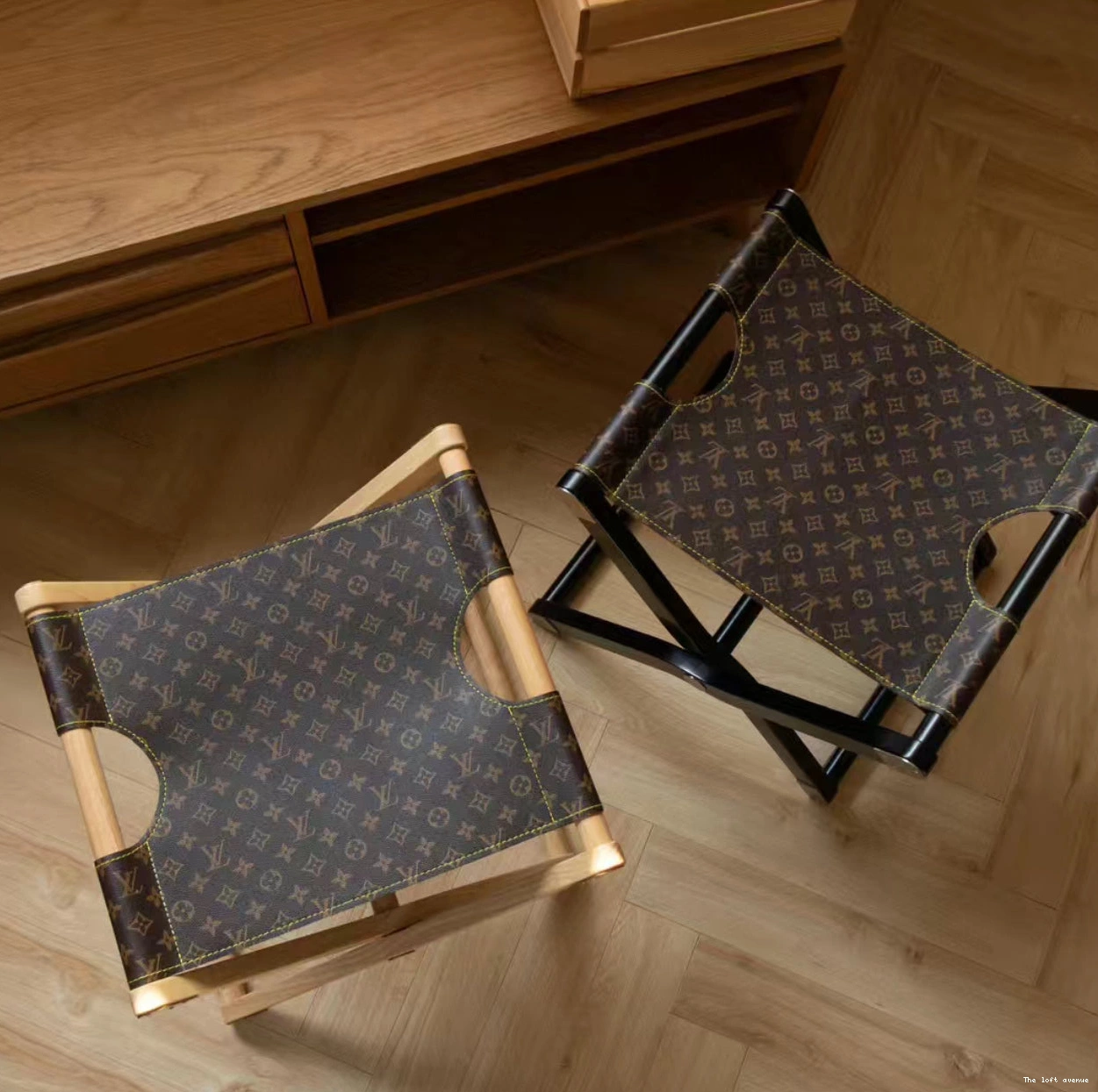LV STOOL CUSTOM LEATHER PIPPA 0824